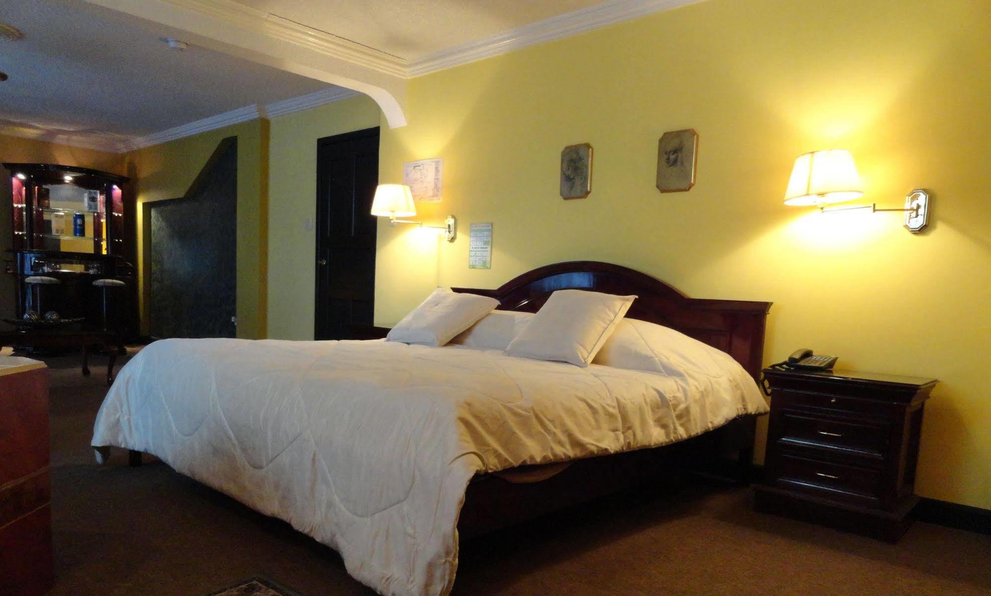 Hotel Suites Gonzalez Suarez Quito Bagian luar foto