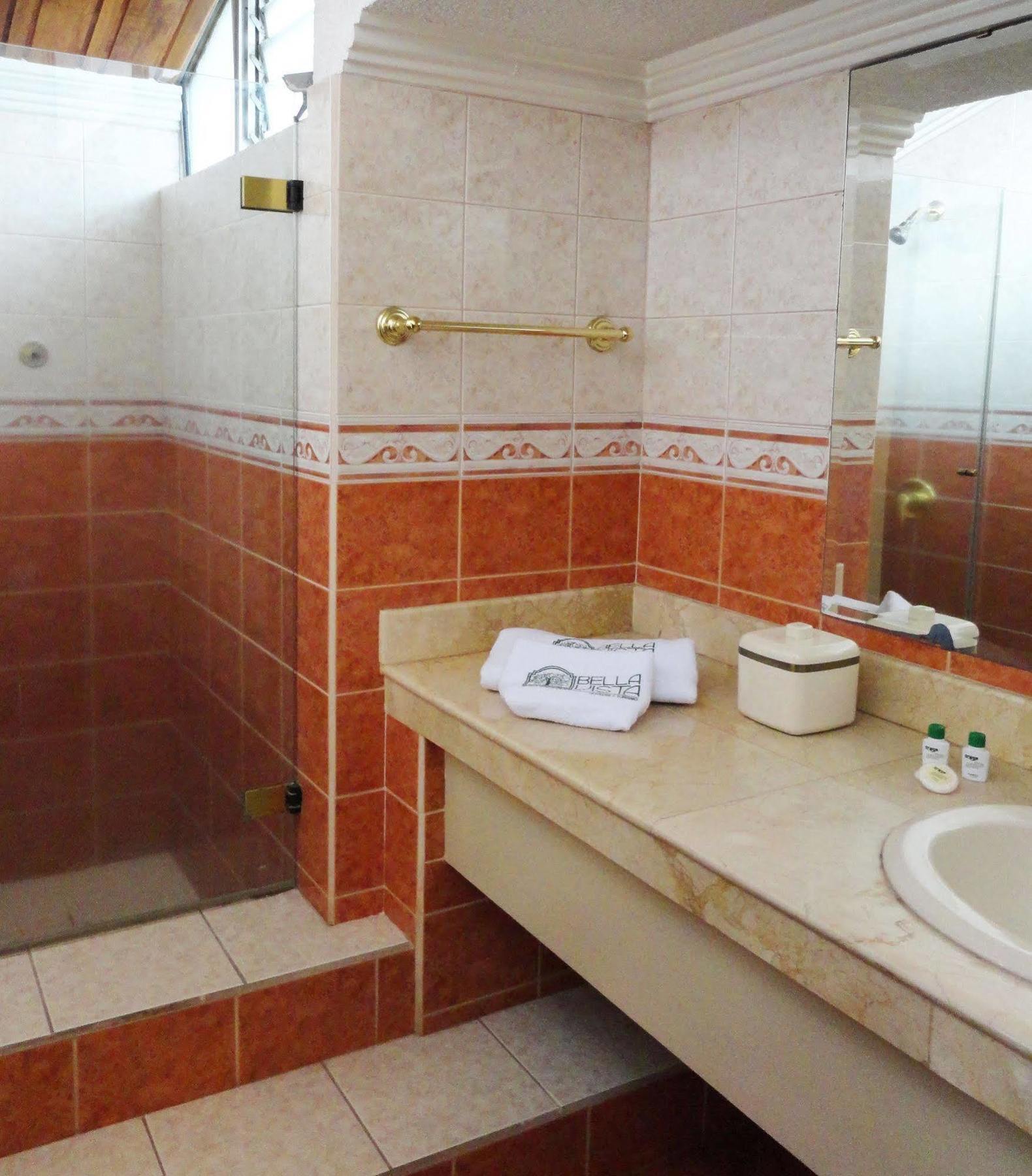 Hotel Suites Gonzalez Suarez Quito Bagian luar foto