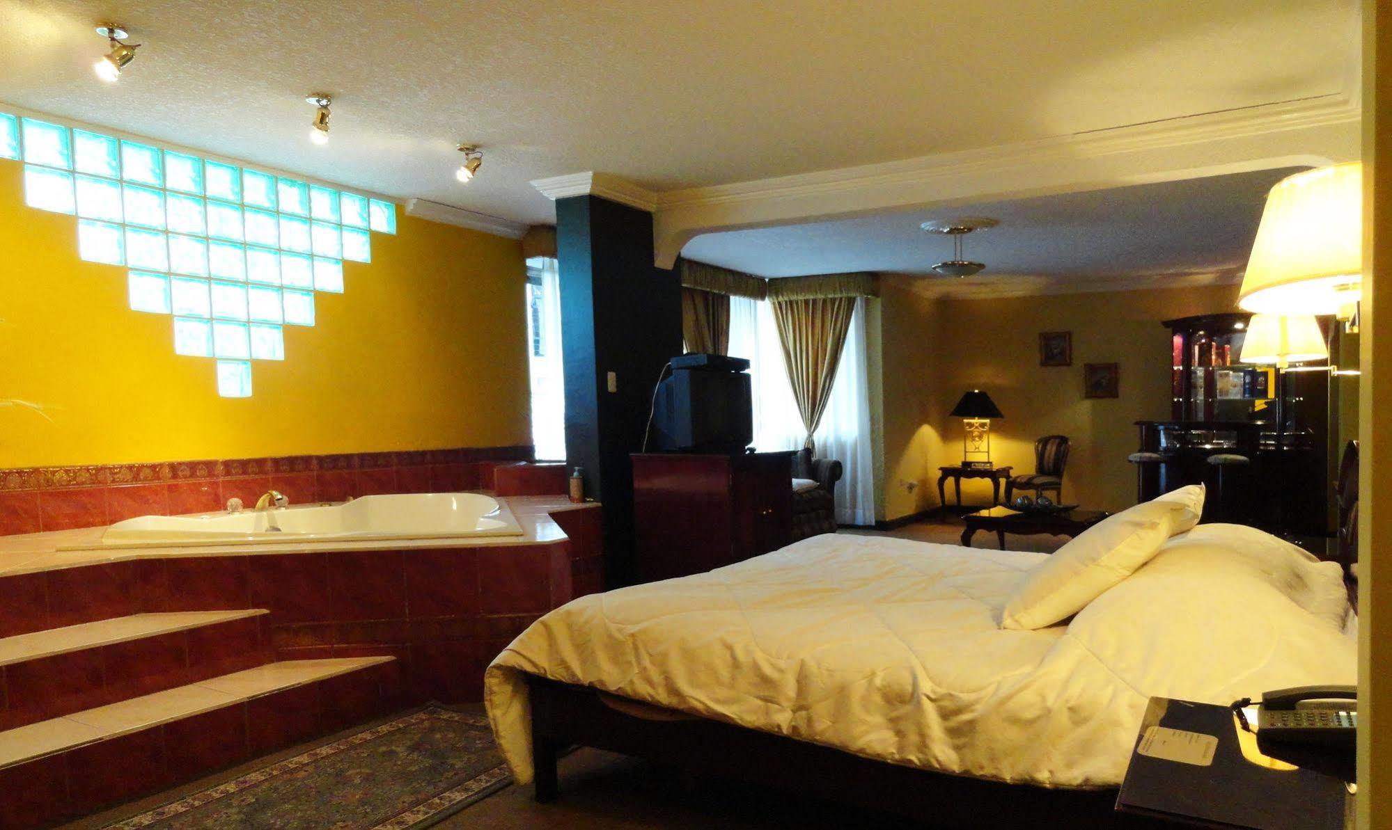 Hotel Suites Gonzalez Suarez Quito Bagian luar foto